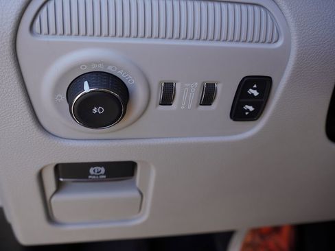 Used 2022 Jeep Wagoneer Series III w/ Rear Seat Video Group 1 AWD/4WD image 30