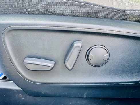 Used 2020 Ford Escape SE image 12