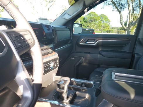 Certified 2022 GMC Sierra 1500 SLT w/ SLT Convenience Package image 22