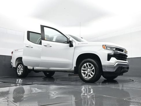 Used 2023 Chevrolet Silverado 1500 LT AWD/4WD image 31