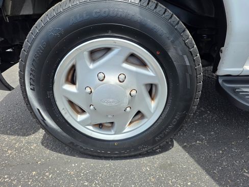 Used 2014 Ford E-350 and Econoline 350 XLT RWD image 11