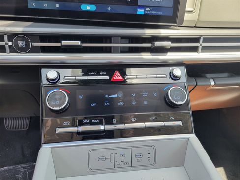 Certified 2025 Hyundai Santa Fe SEL image 26