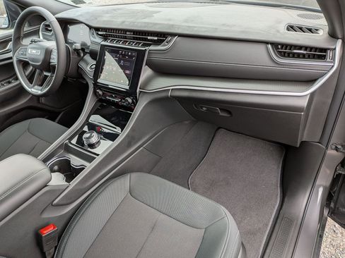 New 2025 Jeep Grand Cherokee Laredo X image 32