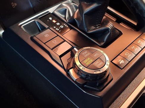 Certified 2024 Toyota Tacoma TRD Off-Road w/ TRD Off Road Premium Package image 17