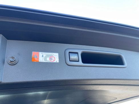 Used 2025 Toyota Highlander LE image 22