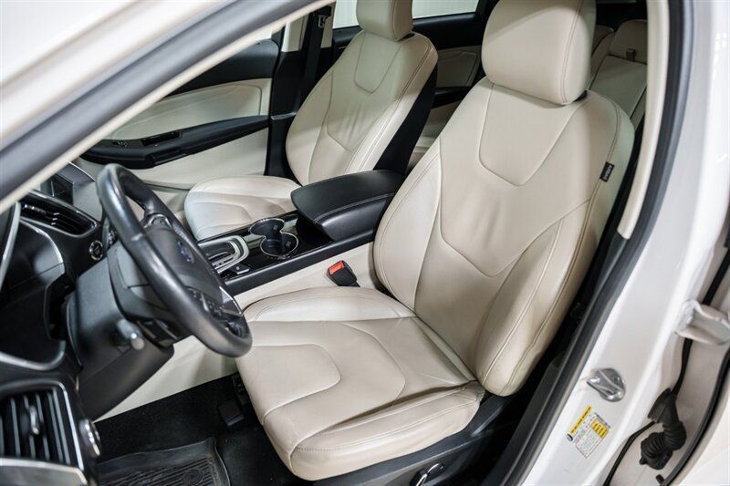 Used 2018 Ford Edge Titanium w/ Technology Package AWD/4WD image 9