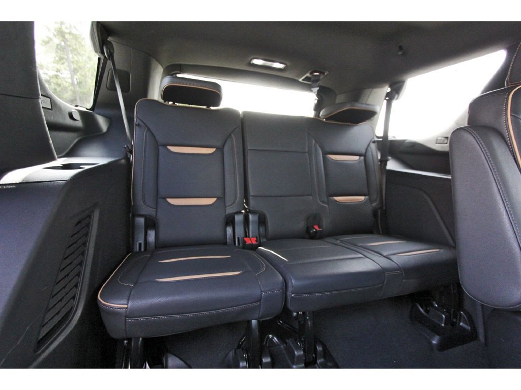 Used 2024 GMC Yukon AT4 w/ AT4 Premium Plus Package AWD/4WD image 17
