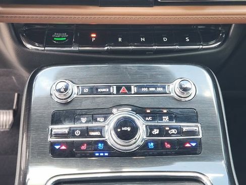 Used 2022 Lincoln Nautilus Reserve image 18