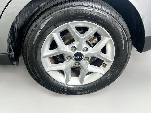Used 2025 Kia Soul LX w/ LX Technology Package FWD image 11