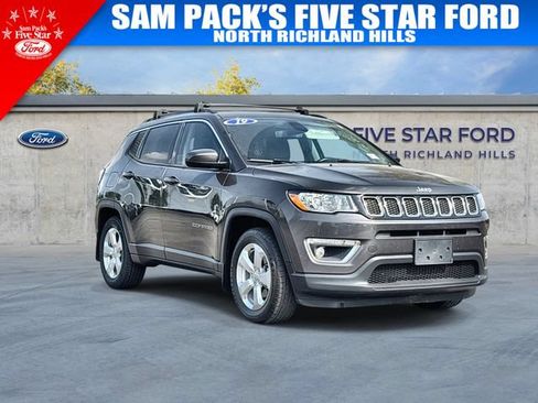 Used 2019 Jeep Compass Latitude w/ Cold Weather Group FWD image 1