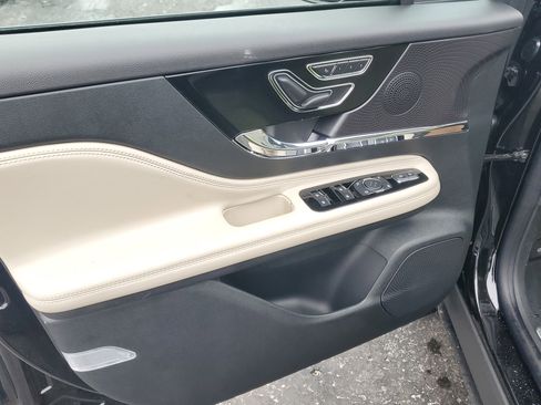 New 2026 Lincoln Corsair Premiere image 8