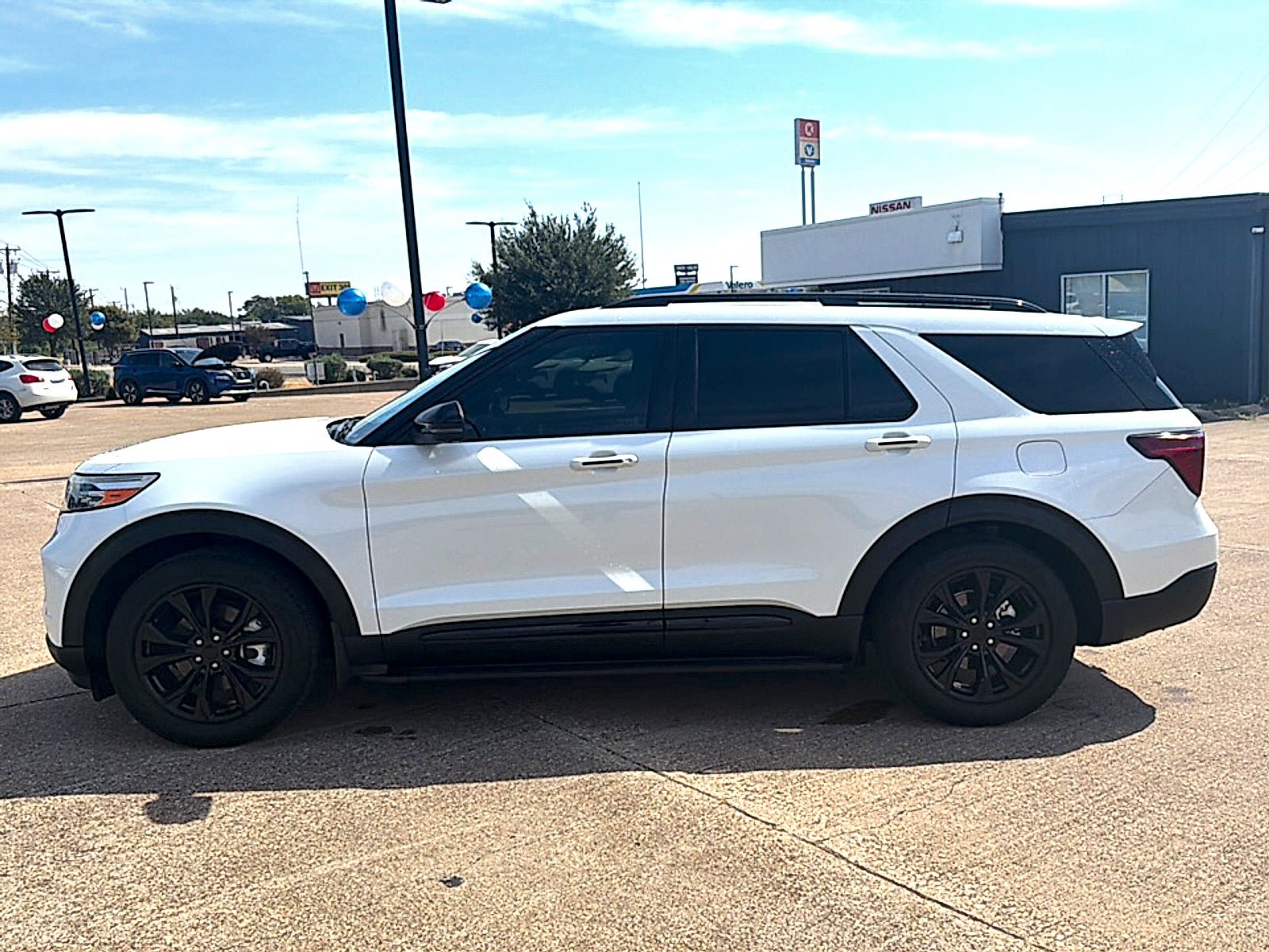 Used 2021 Ford Explorer Limited w/ Equipment Group 301A RWD image 2