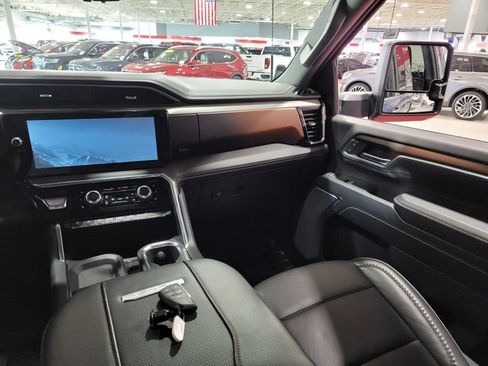 Used 2024 GMC Sierra 3500 Denali w/ Technology Package image 19