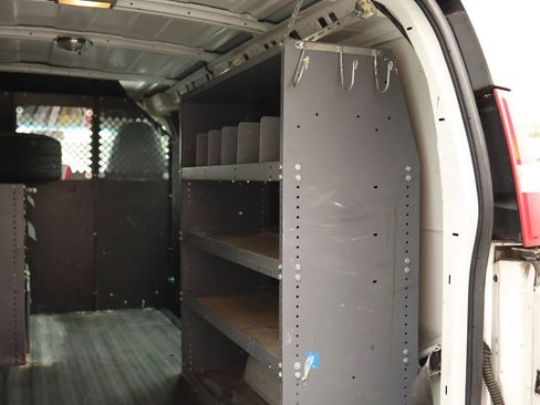 Used 2013 Chevrolet Express 2500 image 31