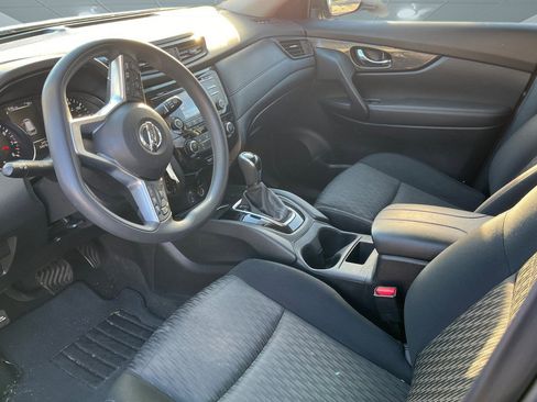 Used 2017 Nissan Rogue S image 3