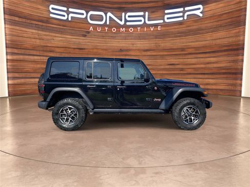Used 2025 Jeep Wrangler Unlimited Rubicon w/ Convenience Group AWD/4WD image 8