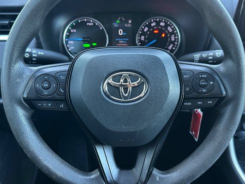 Used 2021 Toyota RAV4 LE AWD/4WD image 22