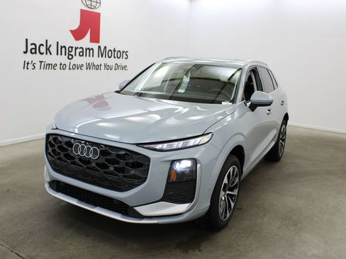 New 2026 Audi Q3 quattro 2.0T AWD/4WD image 2