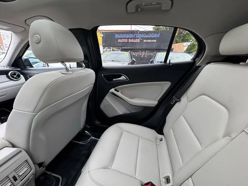 Used 2018 Mercedes-Benz GLA 250 4MATIC image 33