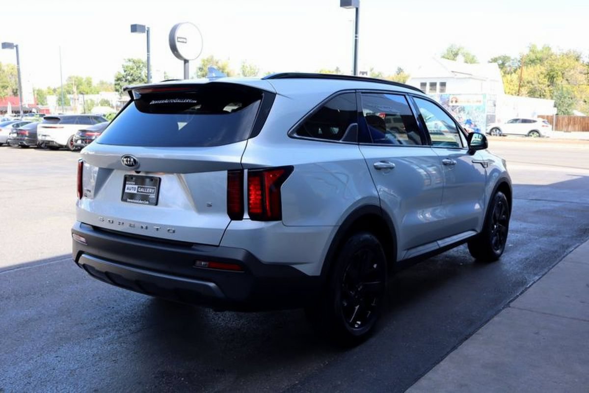 Used 2021 Kia Sorento S w/ Panoramic Sunroof Package AWD/4WD image 5