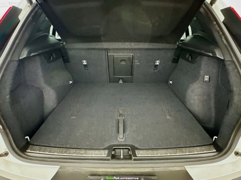 Used 2025 Volvo XC40 B5 Plus image 29