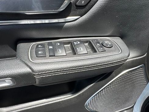 Used 2023 RAM 1500 Laramie AWD/4WD image 9