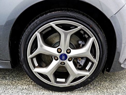 Used 2018 Ford Focus ST FWD image 21