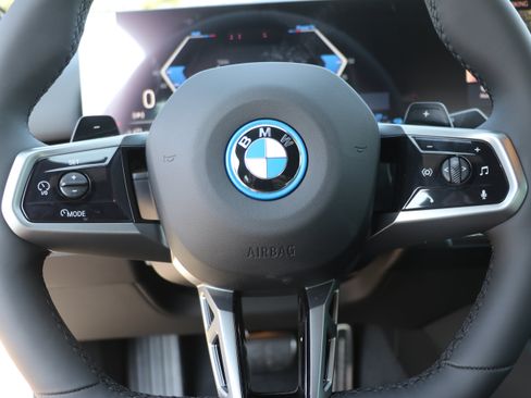 Used 2026 BMW 550e xDrive AWD/4WD image 17