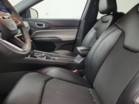 Used 2024 Jeep Compass Latitude AWD/4WD image 19