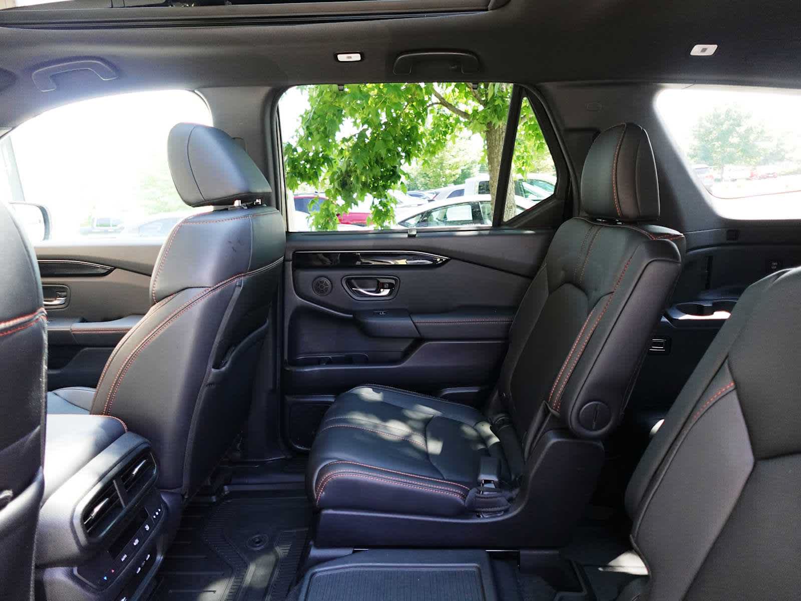 Certified 2025 Honda Pilot TrailSport image 27