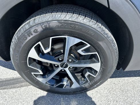 Used 2023 Kia Sportage EX AWD/4WD image 9