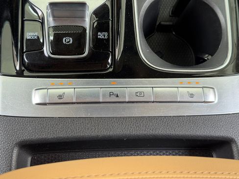 Used 2024 Kia Carnival EX image 29