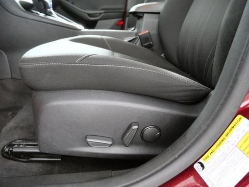 Used 2016 Ford Focus SE w/ SE Sport Package FWD image 17