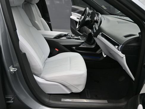 Certified 2024 Cadillac Lyriq Luxury AWD/4WD image 22