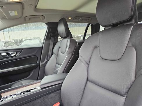 Certified 2025 Volvo V60 B5 Cross Country Plus AWD/4WD image 25