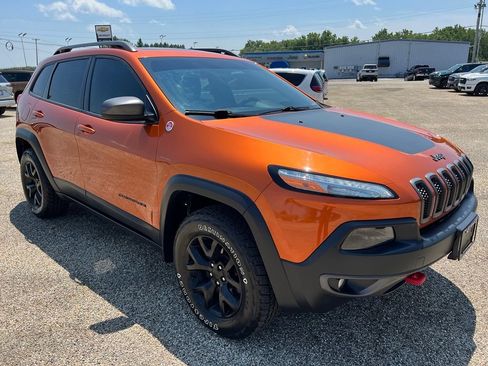 Used 2016 Jeep Cherokee Trailhawk w/ Comfort/Convenience Group AWD/4WD image 7