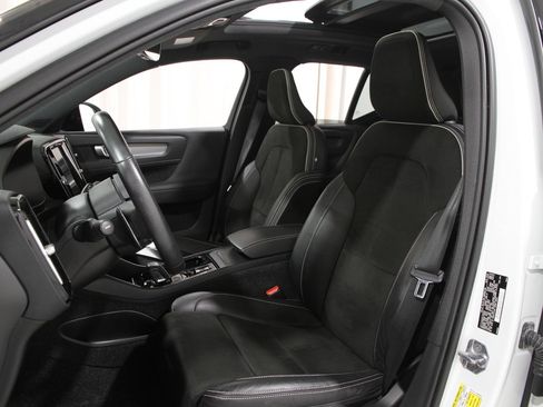 Used 2020 Volvo XC40 T5 R-Design image 5