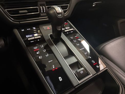 Used 2023 Porsche Macan S AWD/4WD image 37
