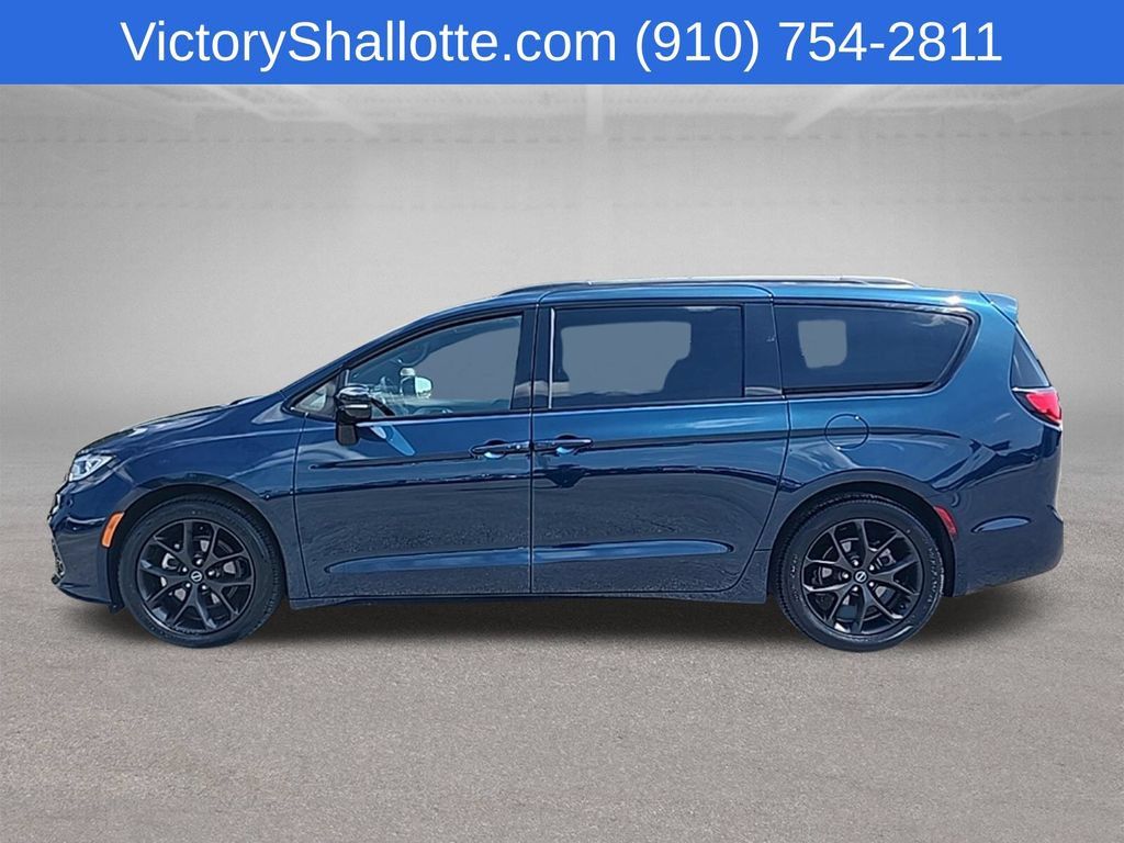 Used 2025 Chrysler Pacifica Limited FWD image 18
