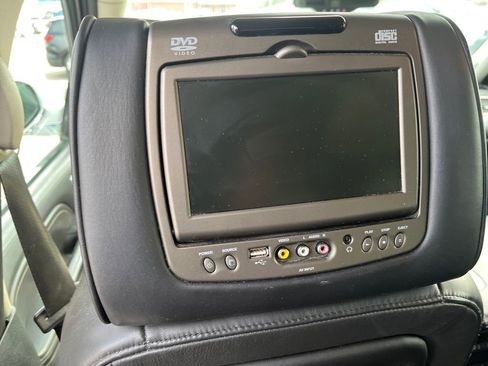 Used 2013 Cadillac Escalade ESV Platinum image 40