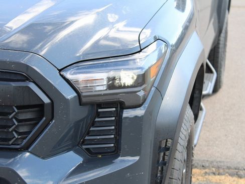 Used 2024 Toyota Tacoma TRD Off-Road image 12