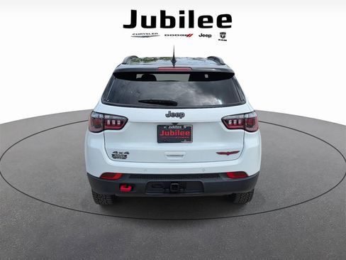Used 2025 Jeep Compass Trailhawk w/ Trailer Tow Group AWD/4WD image 3