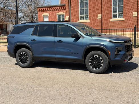 New 2026 Chevrolet Traverse Z71 w/ Driver Confidence Package image 2