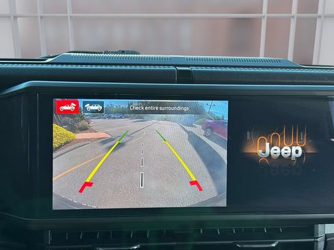 Used 2024 Jeep Wrangler Unlimited Sahara w/ Technology Group AWD/4WD image 23