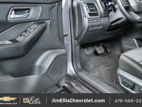 Used 2025 Nissan Rogue SV AWD/4WD image 7
