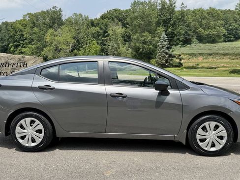 Used 2022 Nissan Versa S FWD image 4
