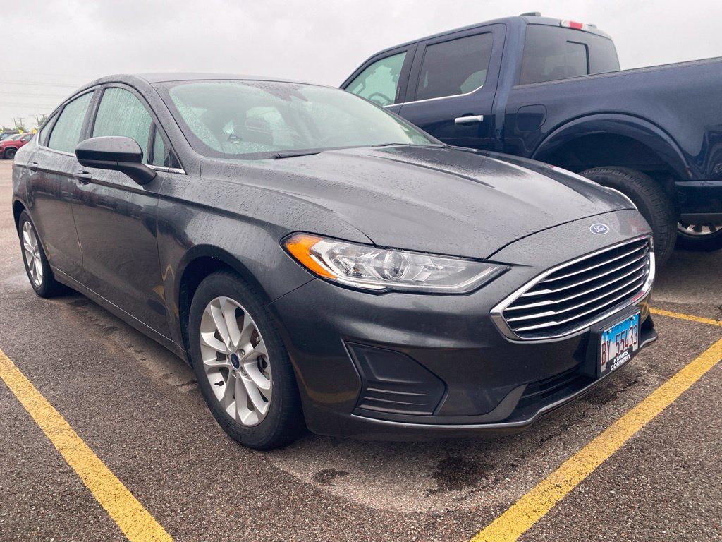 Used 2020 Ford Fusion SE FWD image 3
