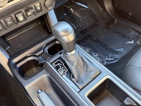 Used 2021 Toyota Tacoma TRD Off-Road w/ Technology Package image 19