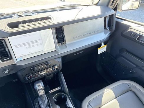 New 2025 Ford Bronco Outer Banks w/ Sasquatch Package image 14