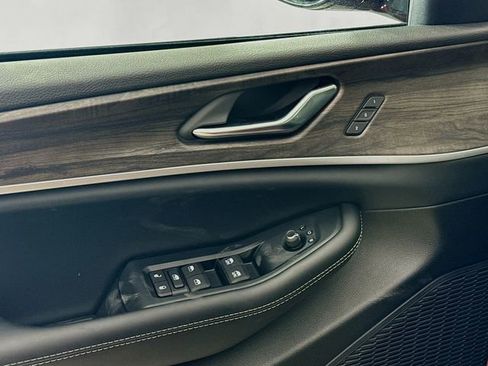 New 2025 Jeep Grand Cherokee Limited AWD/4WD image 18